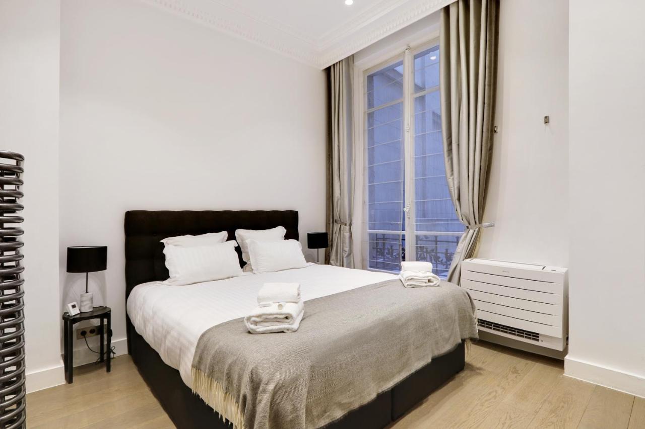 Pick A Flat's Apartment in Triangle d'Or - Pierre 1er de Serbie - B&B