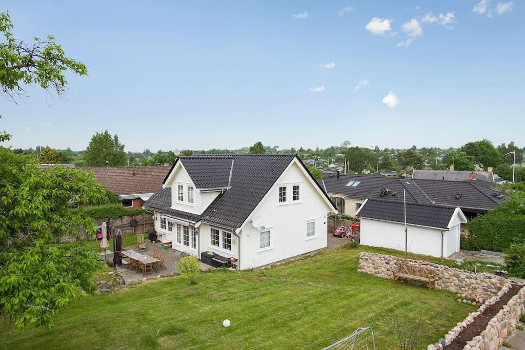 B&B Herlev - Stort familie hus (156 m2) tæt på natur og storby - Bed and Breakfast Herlev