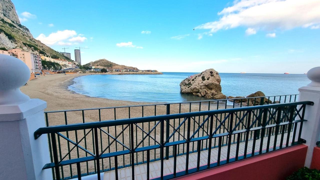 New beachfront duplex - sleeps up to 4 - Ferienwohnung Gibraltar