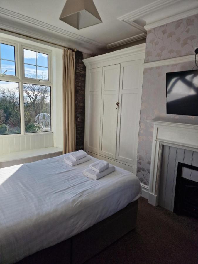 Family Room with Shower - Not pet friendly