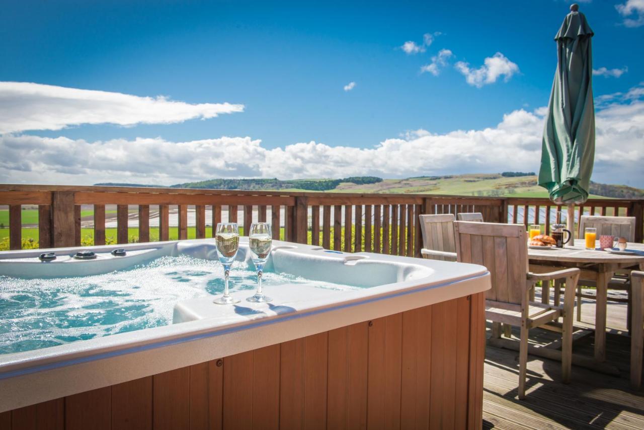 Barn Lodge with Hot Tub - B&B