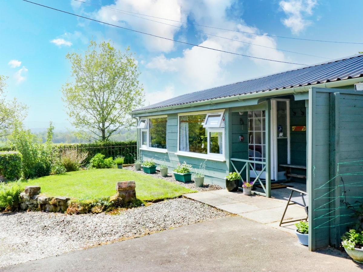 B&B Stirling - The Old School Bike Shed - Bed and Breakfast Stirling