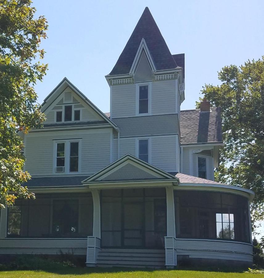 Oaklawn Inn - Ferienwohnung Menomonie