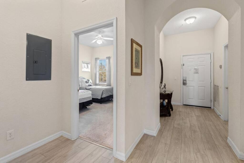 3bd Condo with Waterview's, 1700sq ft, 8 min to Disney - B&B Kissimmee