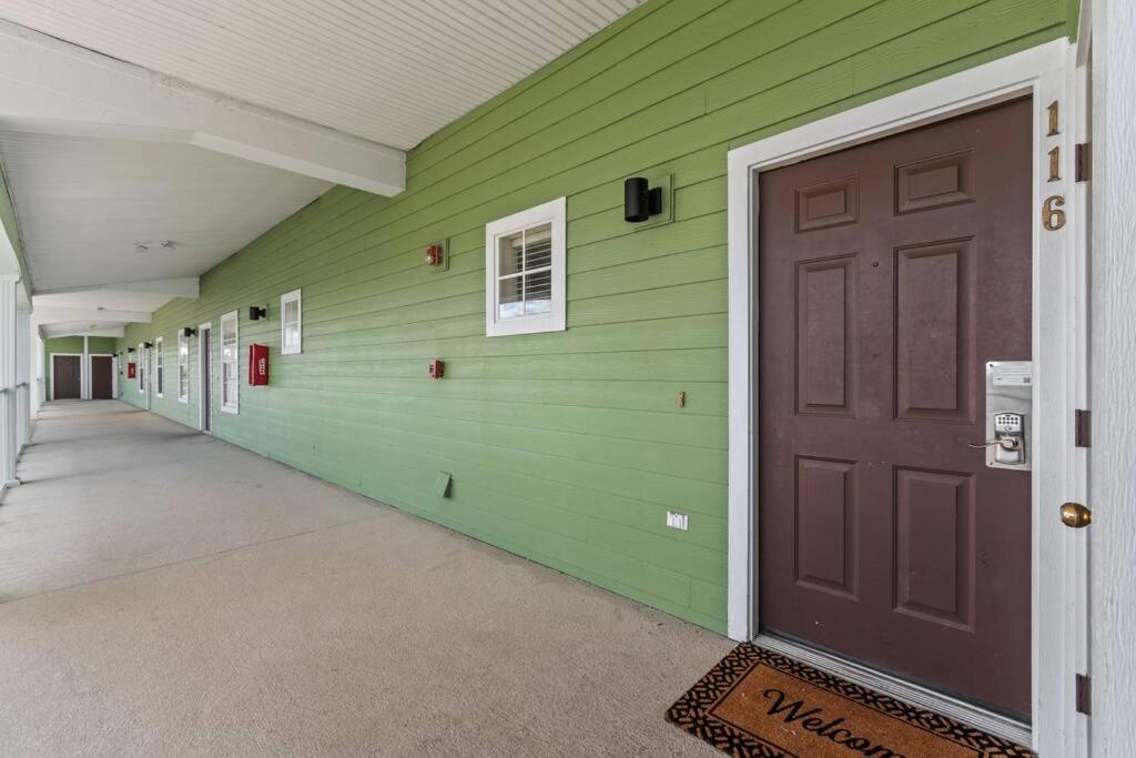 3bd Condo with Waterview's, 1700sq ft, 8 min to Disney - B&B Kissimmee