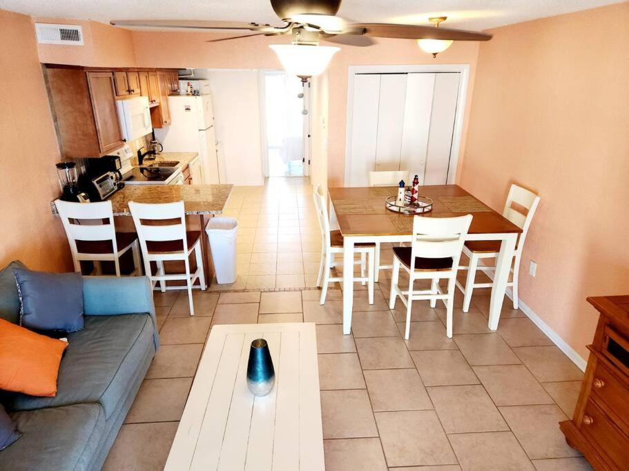 B&B Ocean City - Beachfront Condo In Paradise - Bed and Breakfast Ocean City