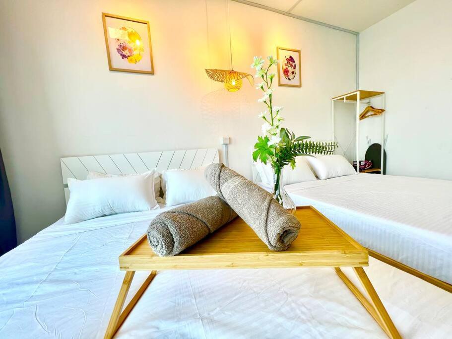 J Cozy 1-5pax Trefoil Setia Alam 100Mps Wifi & TV - B&B