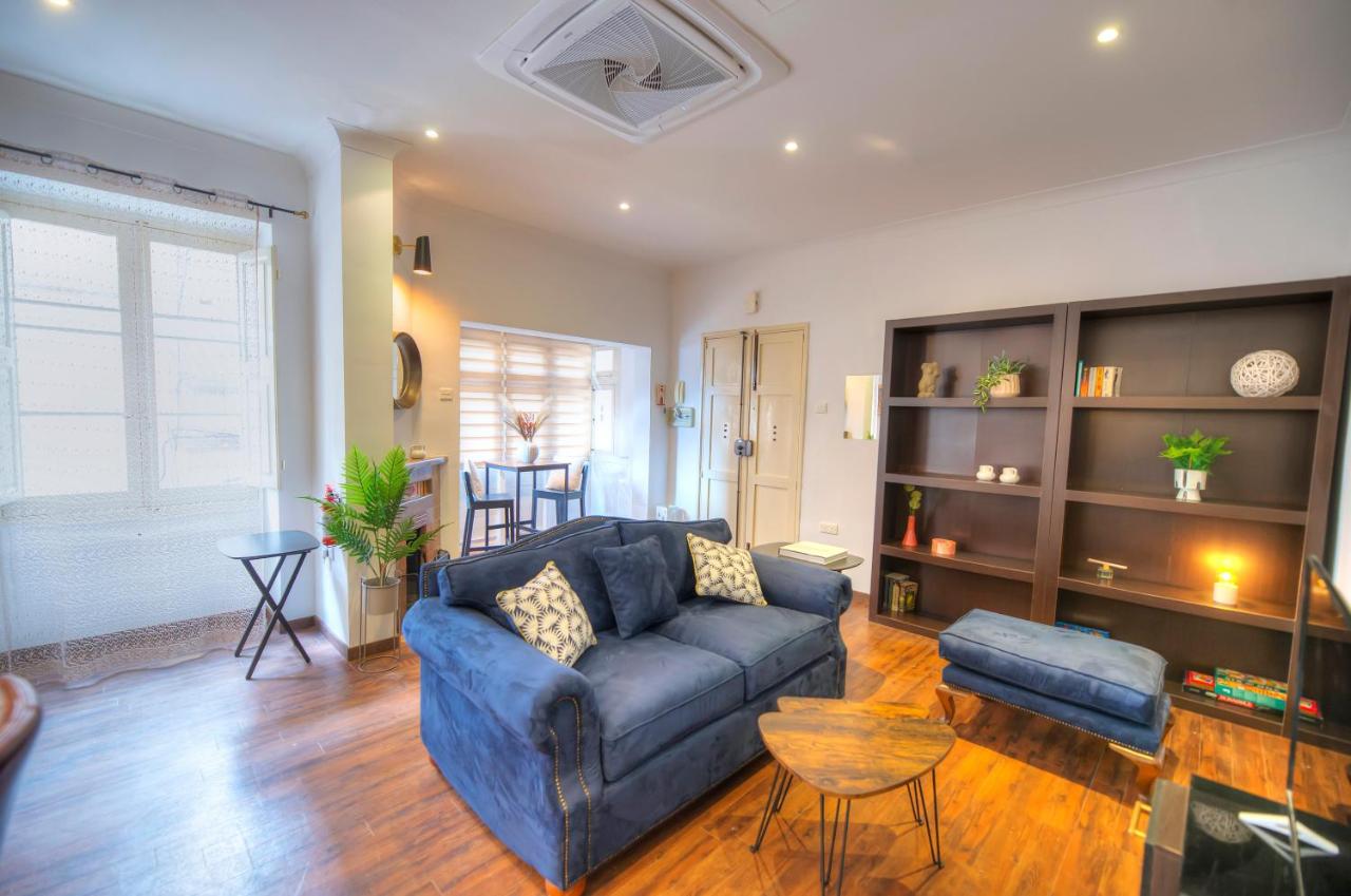 Chic 2bedroom apartment near Sliema ferries CESI1-1 - B&B Sliema