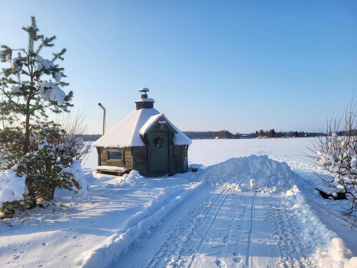 Beautiful Expansive House with Sea views, large private bedrooms available in shared house - B&B Vaasa