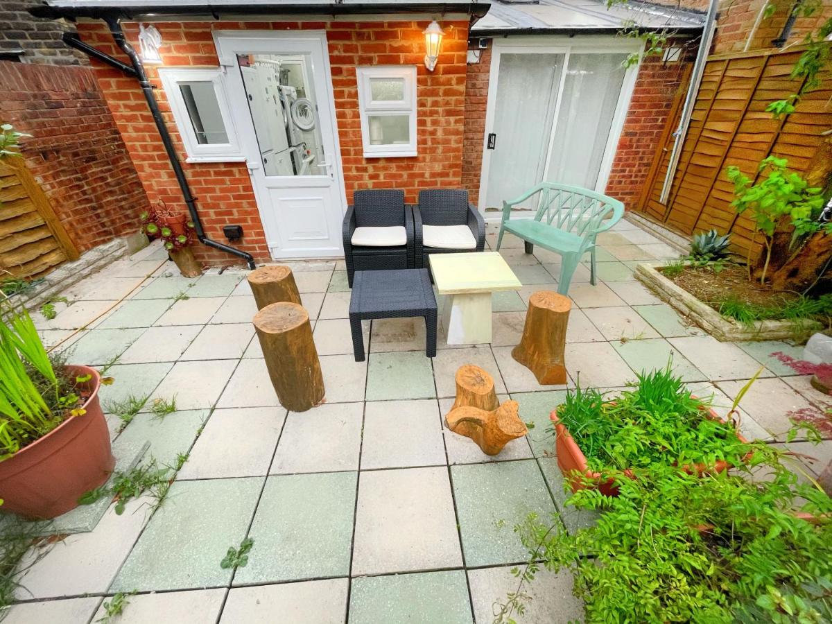 Luxurious House near Excel- Air Conditioning, 9 Beds, 2 Baths, Garden, fast WiFi - B&B