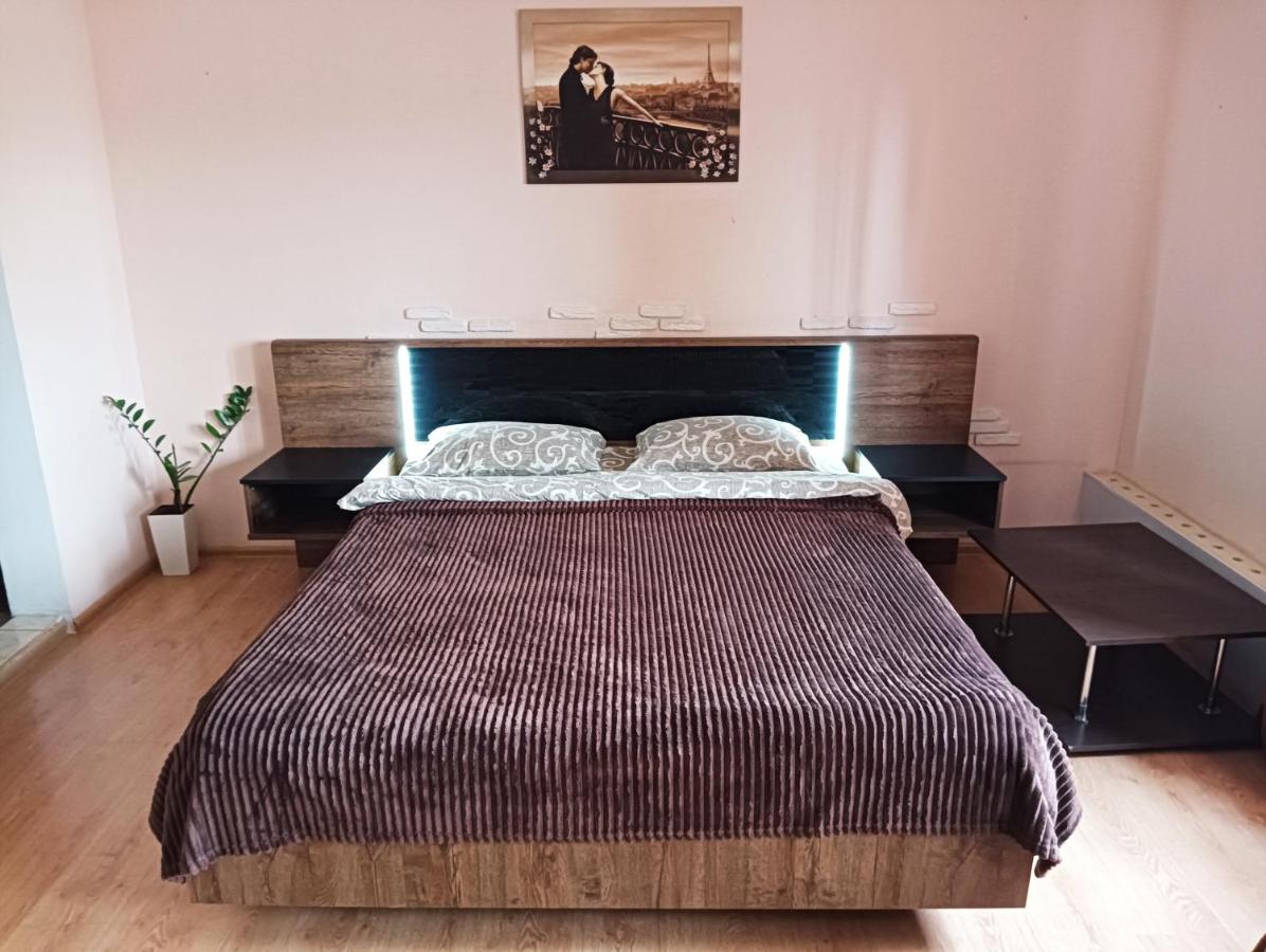 B&B Ivano-Frankivsk - Studio apartments in center NEW 5 floor - Bed and Breakfast Ivano-Frankivsk