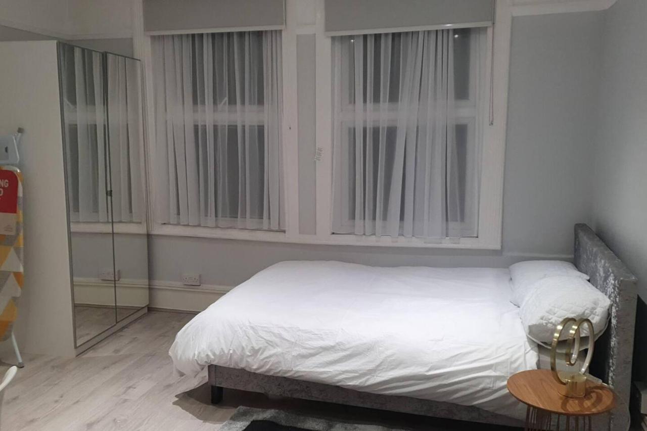 Studio flat in lovely Alexandra Palace London - B&B Londres