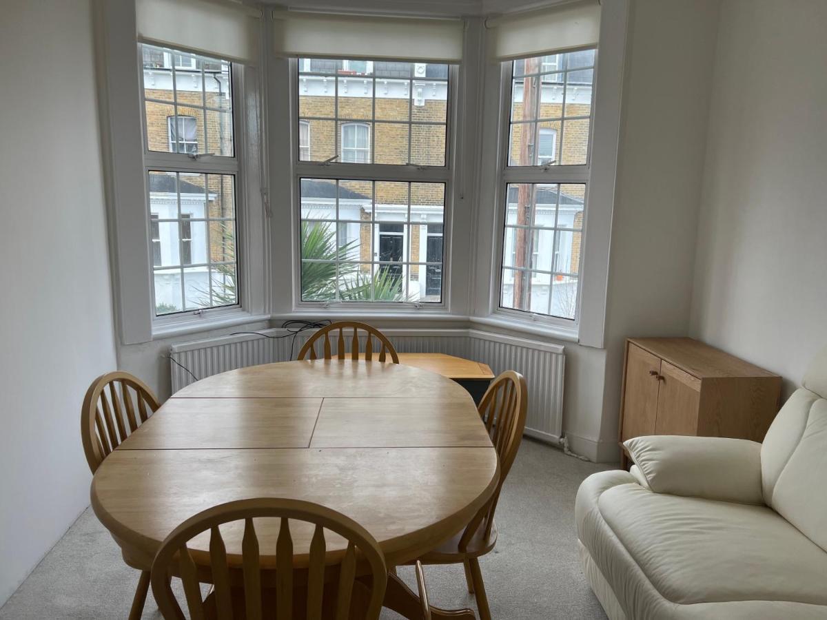 B&B London - Spacious 3 Bed Flat in Greenwich - Bed and Breakfast London