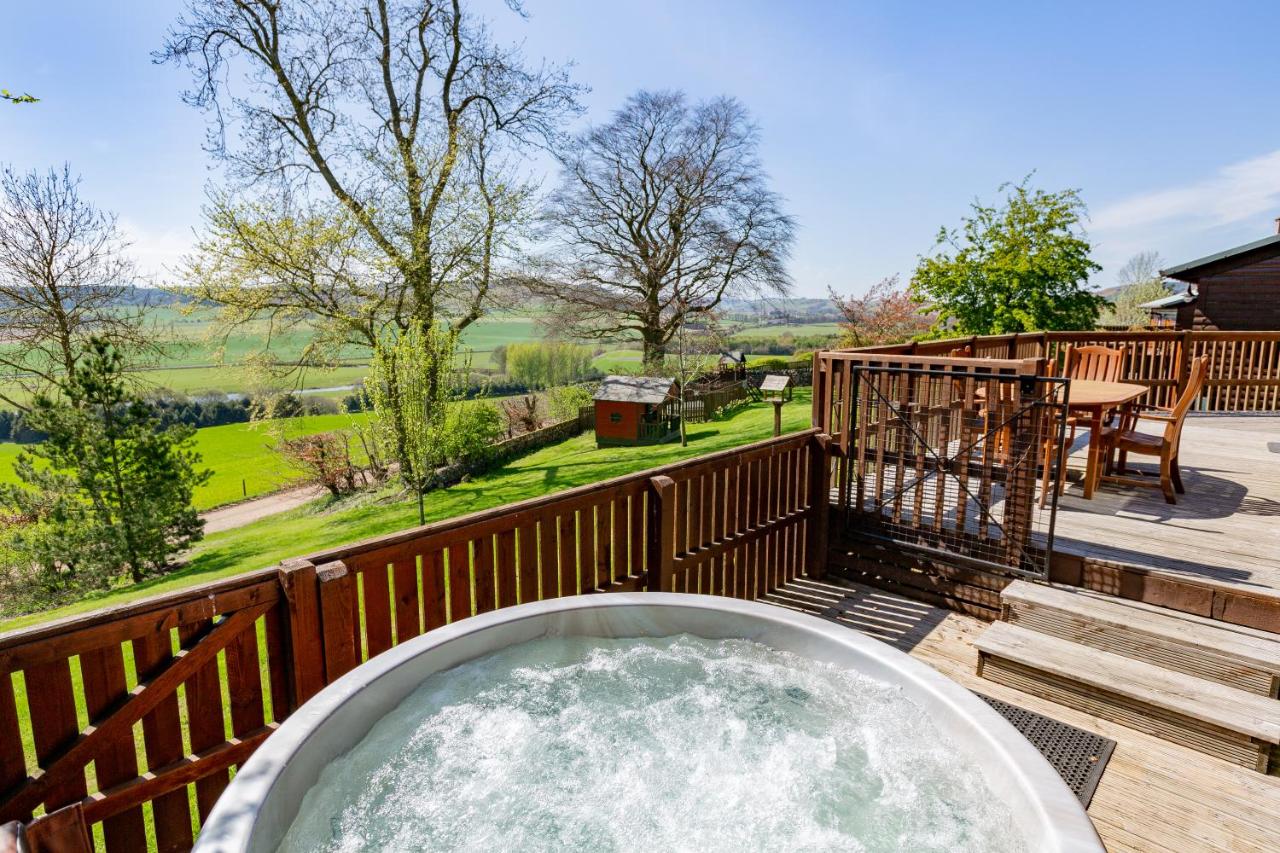 Mountain Ash Lodge with Hot Tub - B&B