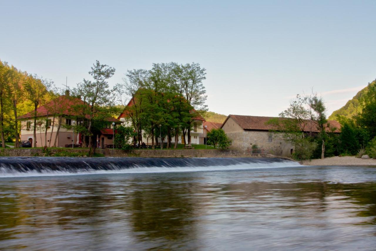 B&B Stari trg ob Kolpi - Madronič family estate - Kolpa river - Bed and Breakfast Stari trg ob Kolpi