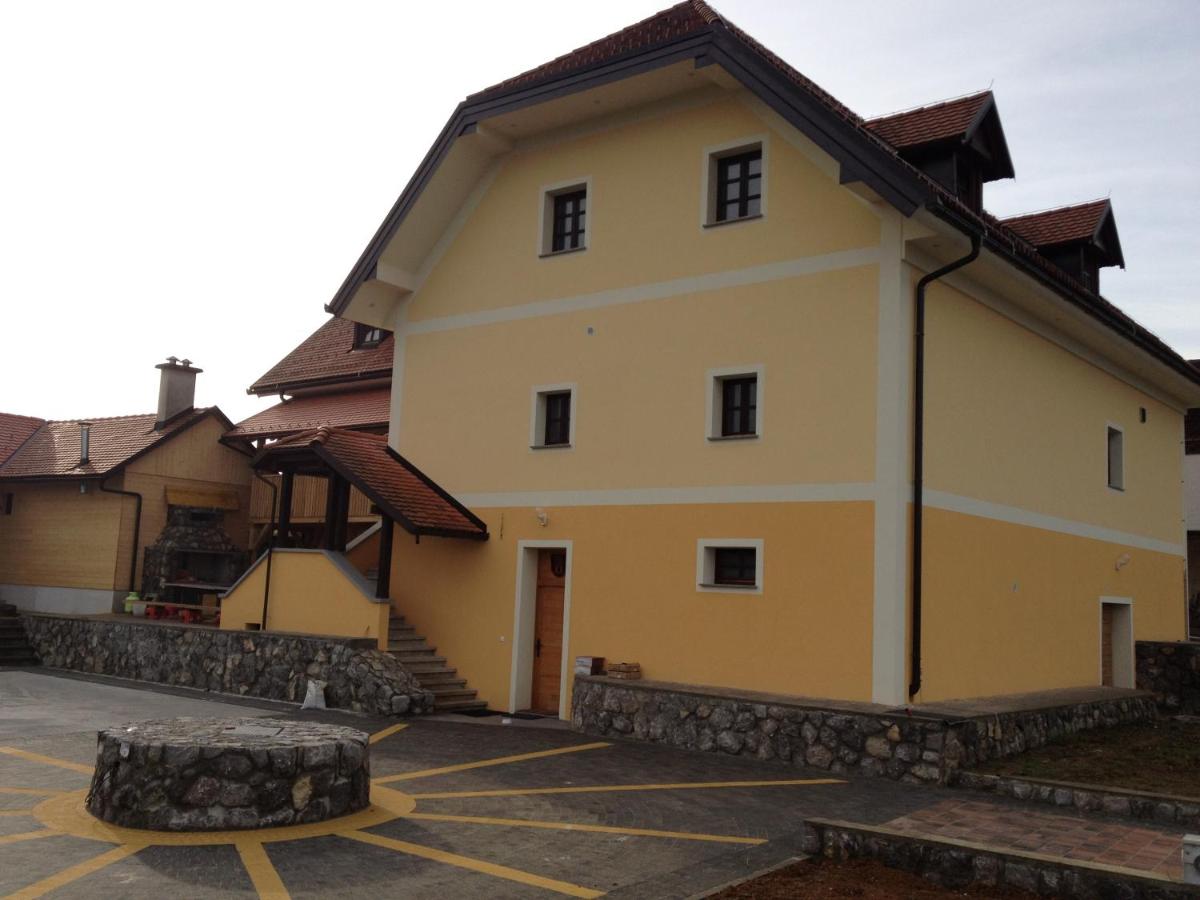 Hiša nasprot Sonca - Ferienwohnung Črnomelj