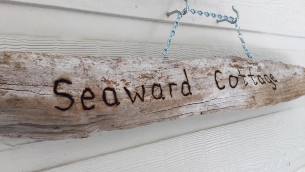 Seaward Cottage, Nelly Bay - B&B