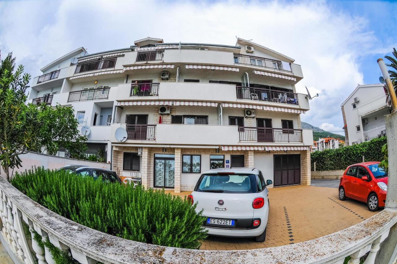 Apartamento de 3 dormitorios con balcón y vistas al mar
