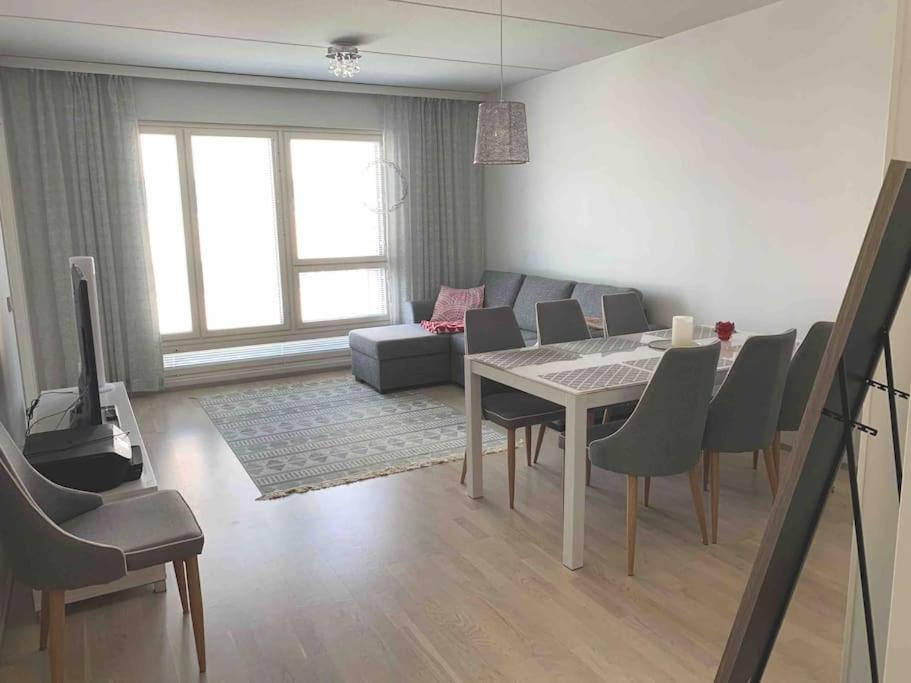 Uusi tilava kaksio Jyväskylän ydinkeskustassa 53 m2 - B&B