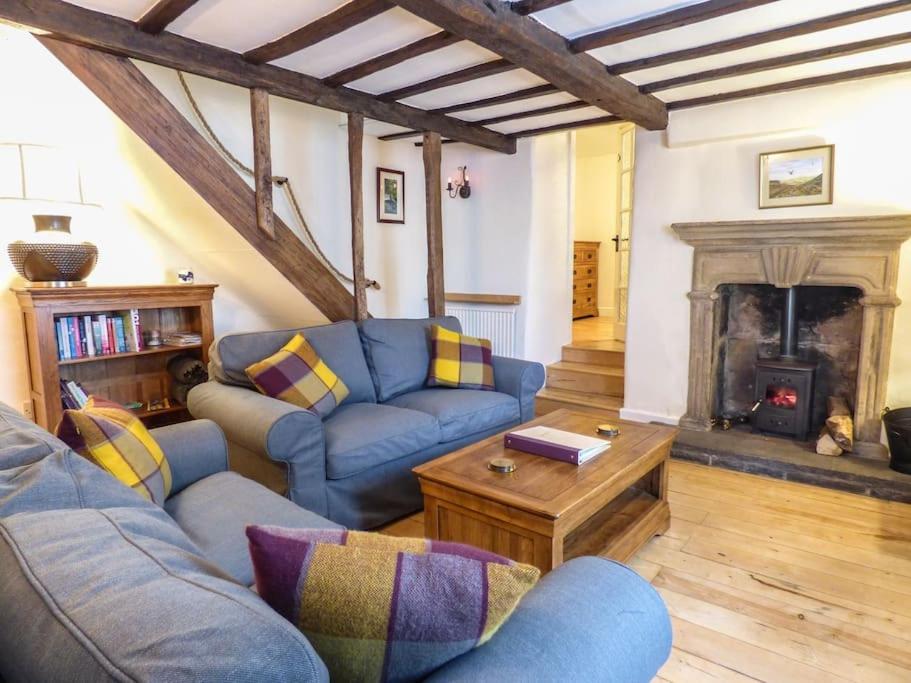B&B Matlock - The Cottage on the Square, Wensley - Derbyshire Country Cottage. - Bed and Breakfast Matlock