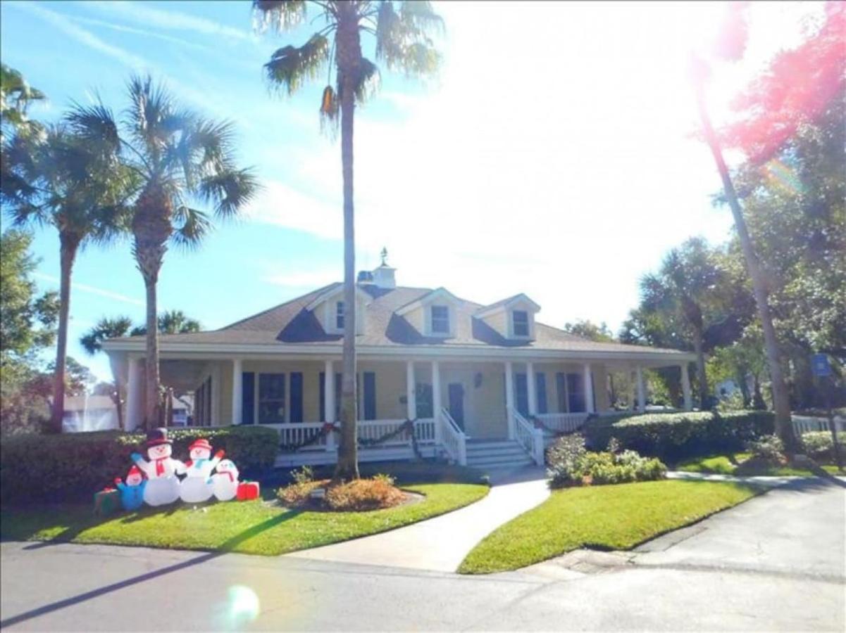 F3 close to front heated pool - B&B