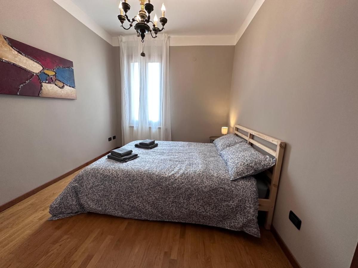Your Room to visit Venice Marco Polo 10 min - B&B Mestre
