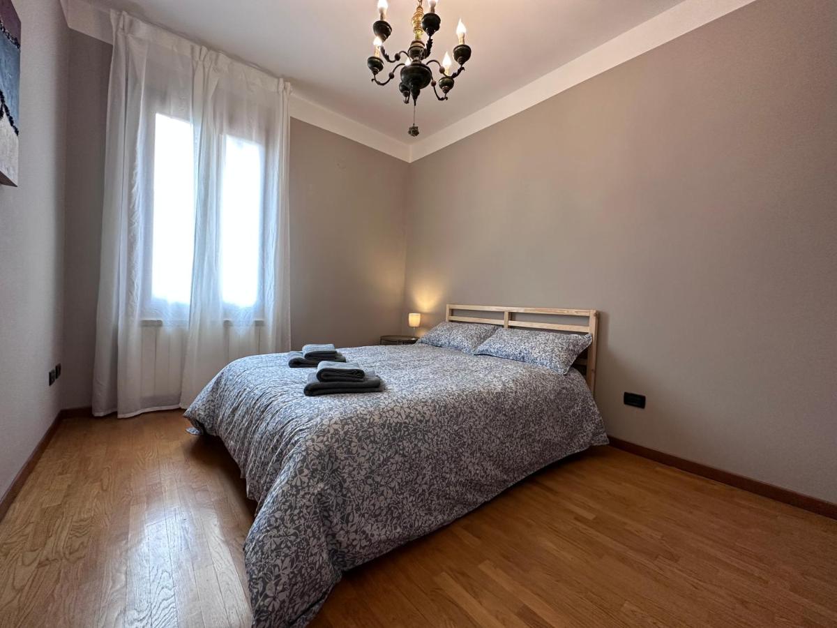 Your Room to visit Venice Marco Polo 10 min - B&B Mestre