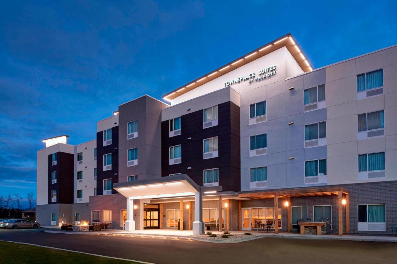 B&B Grand Rapids - TownePlace Suites by Marriott Grand Rapids Airport - Bed and Breakfast Grand Rapids