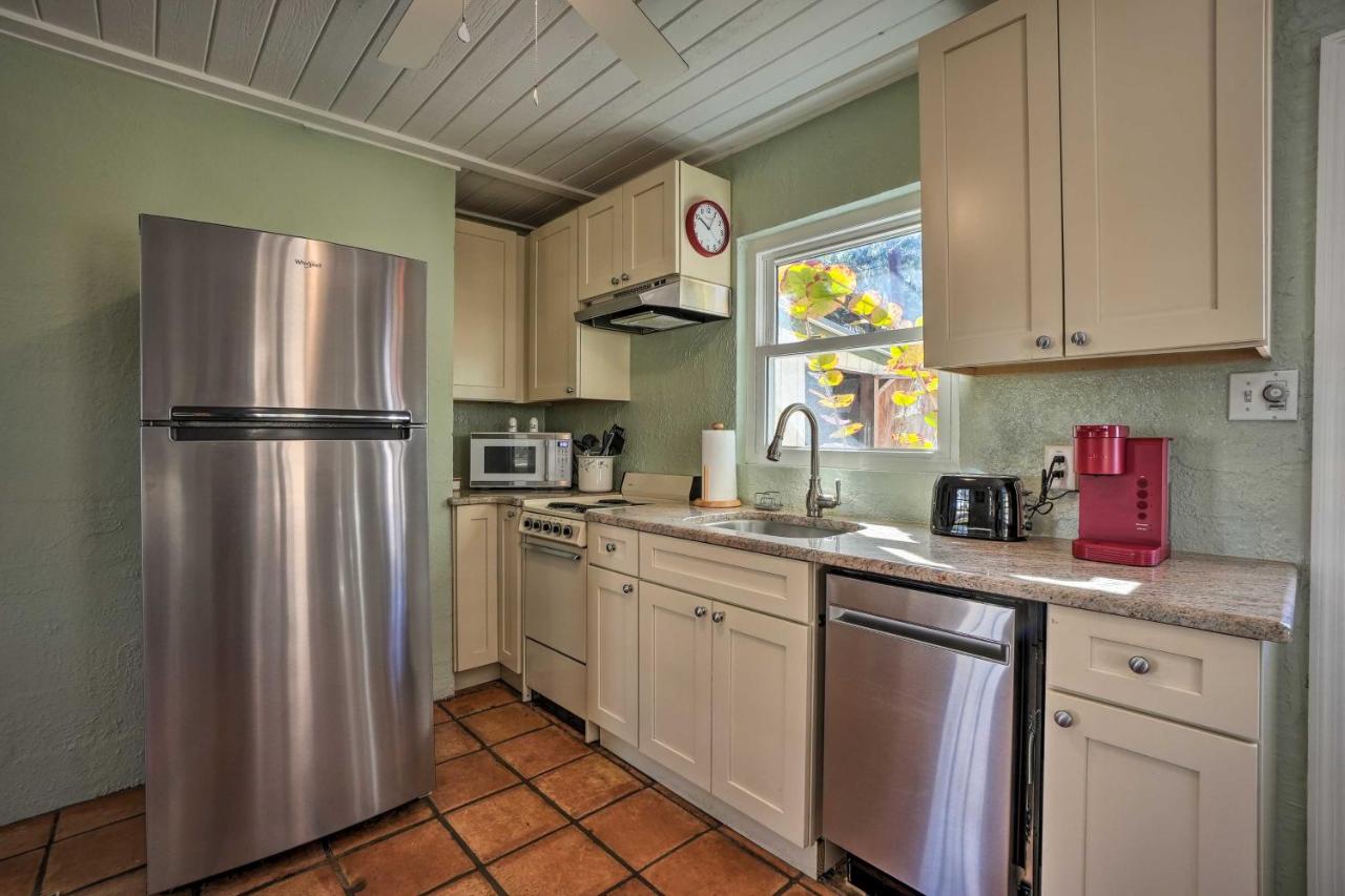 Palm Harbor Vacation Rental, Walk to Crystal Beach - Chambres d’hôtes Palm Harbor