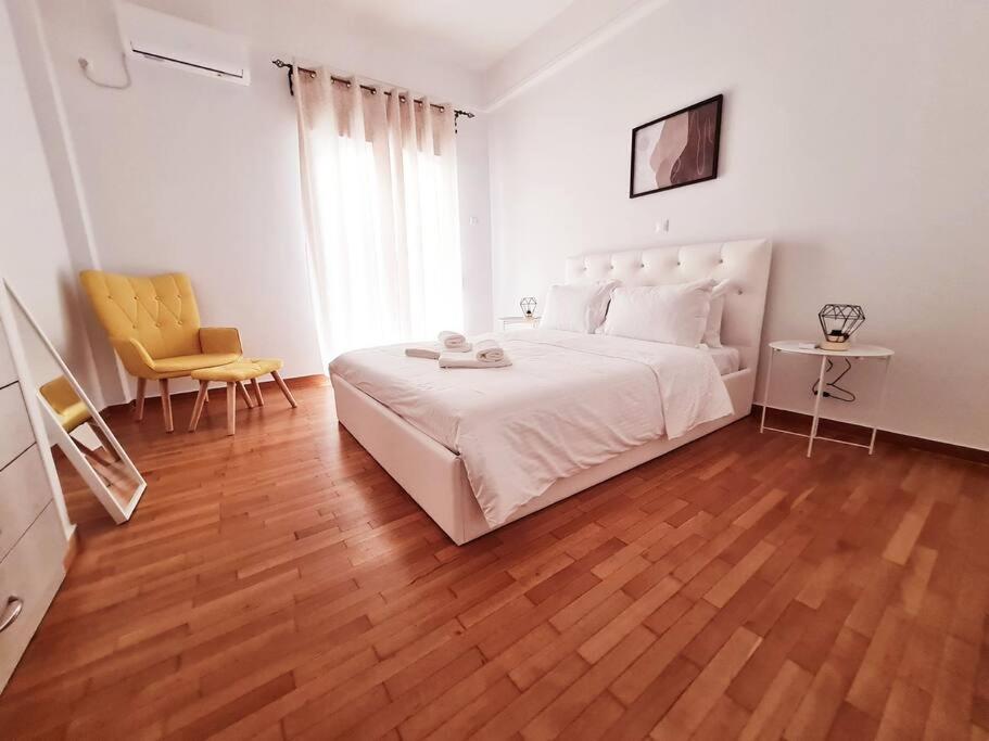 Lovely 2-Bedroom 4th Floor House Large Patio - Ferienwohnung Athen