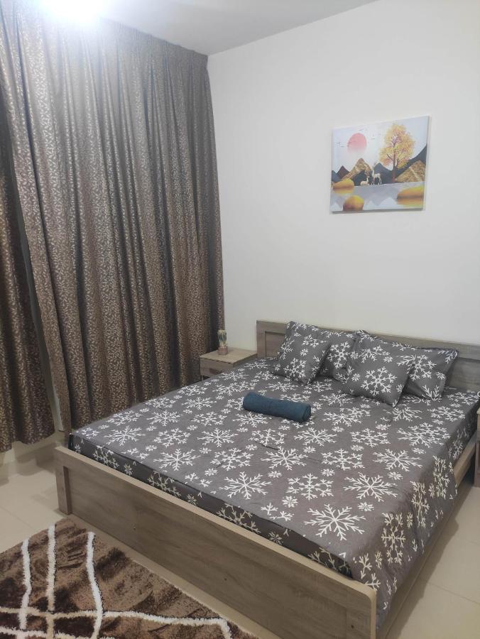 B&B Ajman City - Cozy & Beautiful Master Bedroom in Shared Apartment - Bed and Breakfast Ajman City