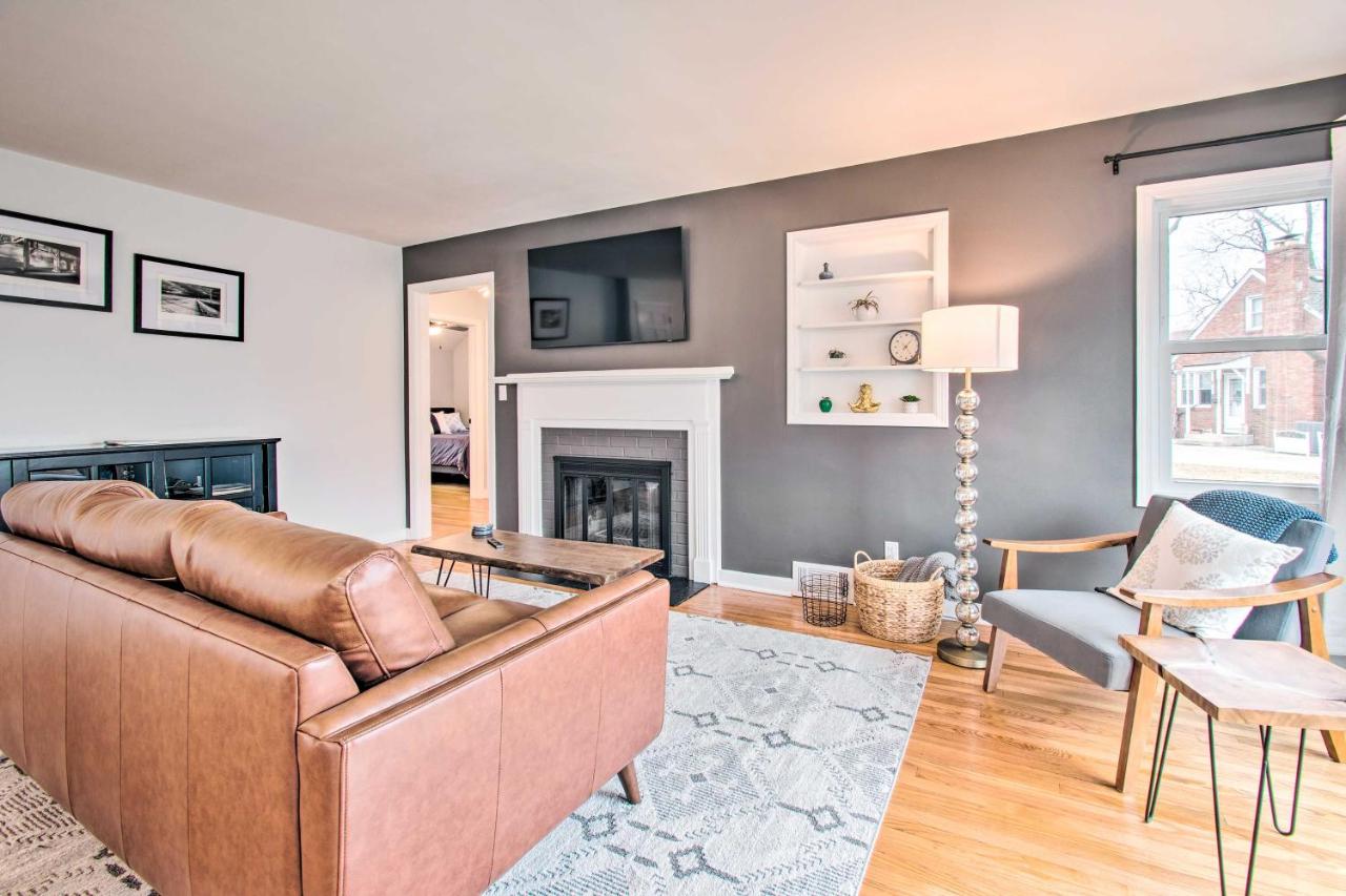 Pet-Friendly Uptown Normal Home Steps to ISU - B&B