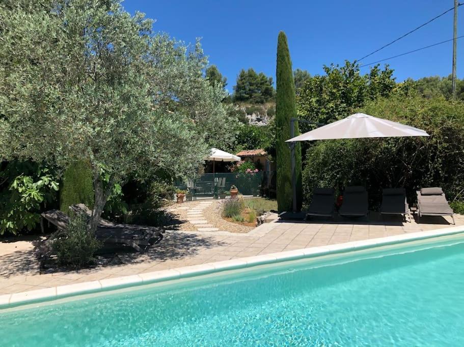 B&B Mérindol - Authentic Provençal farmhouse with pool - Bed and Breakfast Mérindol