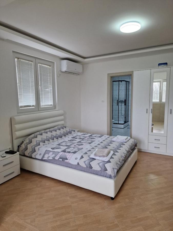 B&B Podgorica - Apartman Tološi - Bed and Breakfast Podgorica