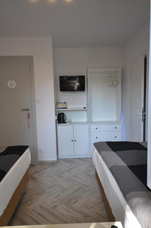 Doppel-/Zweibettzimmer mit Bad