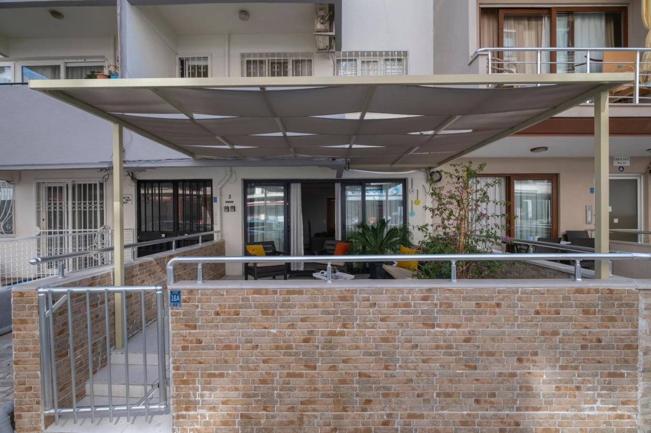 Ezgi's Apartment With Terrace in Marmaris - B&B