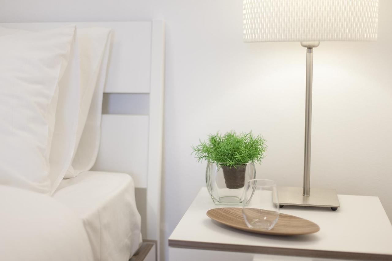 Deluxe One-Bedroom Apartment