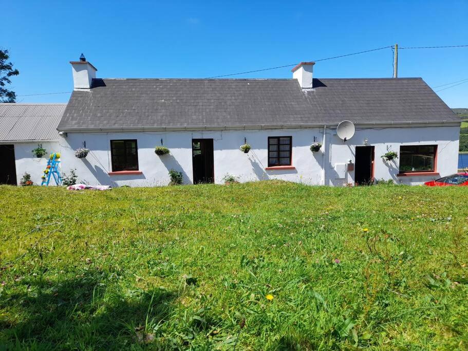 B&B Donegal Town - Granny's cottage, a lovely lakeside cottage - Bed and Breakfast Donegal Town