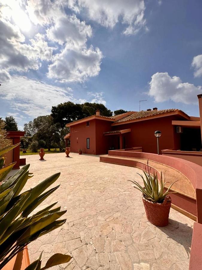 Villa con grande giardino ad 800 mt dal mare - B&B Capitana