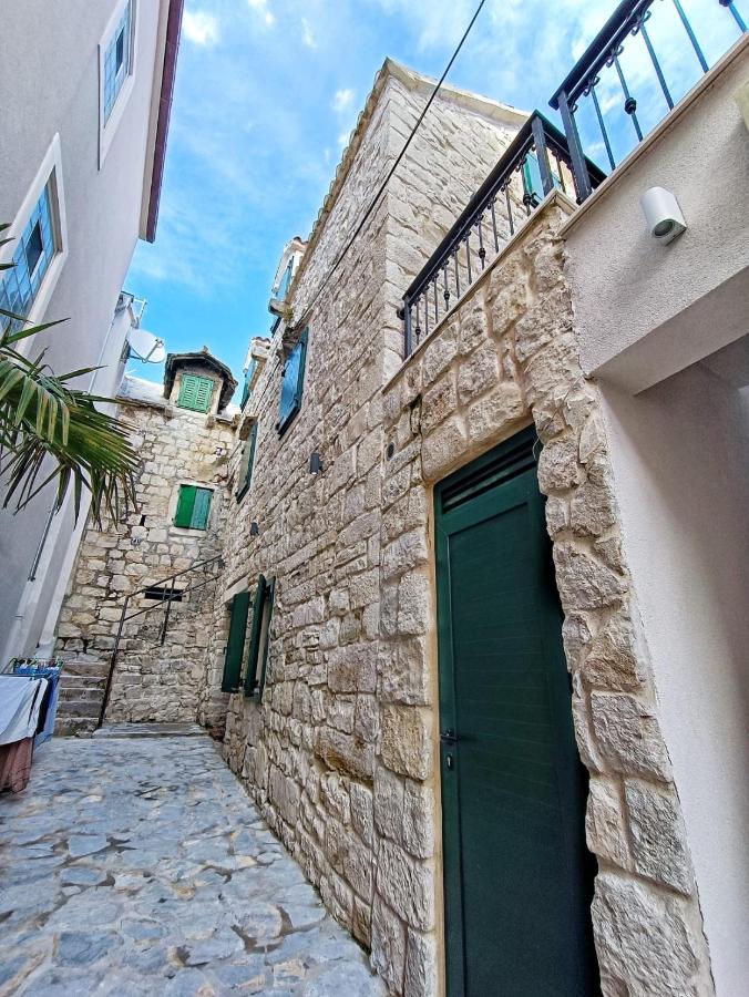 Luxury Apt Petra in 400 year old stone house 4+2 - B&B