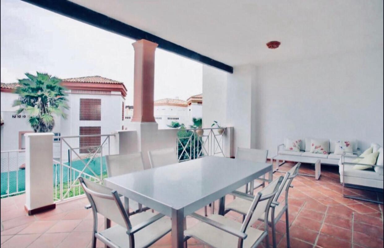 Apartamento familiar con JARDIN y TERRAZA Privada - Ferienwohnung Alcaidesa