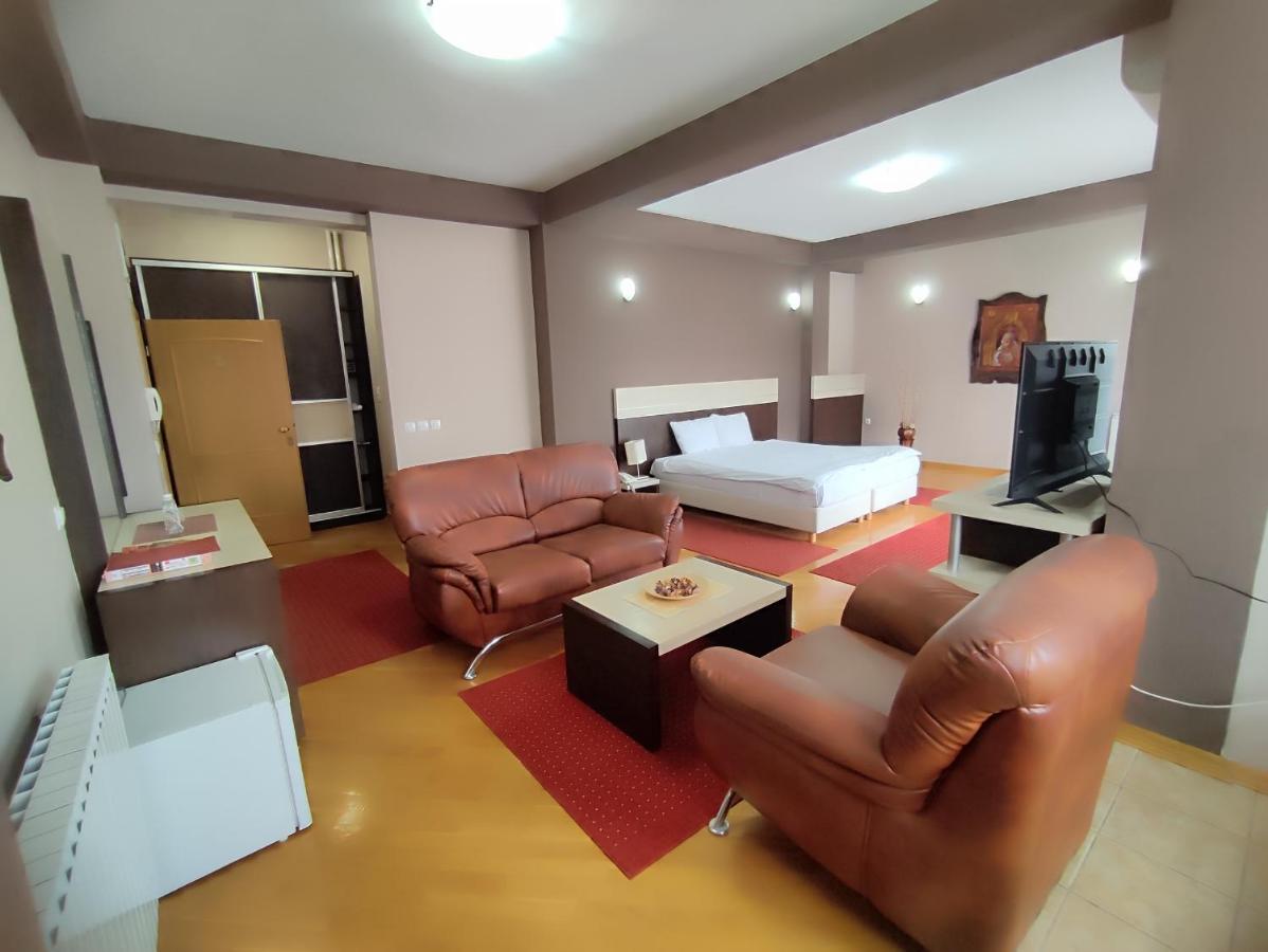 Junior Suite con Balcone e Vista Città (2 Adulti)