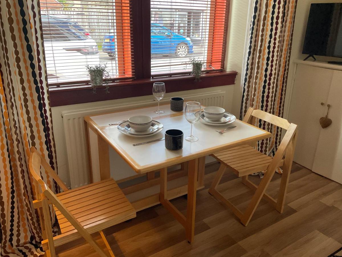 Hillview, Ground floor apartment, Largs - B&B