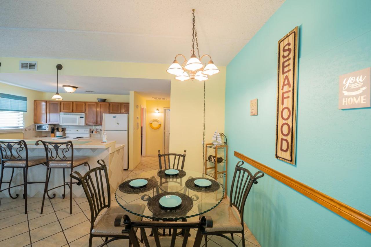 B&B South Padre Island - South Padre Island condo is walking distance to the beach, Sleeps 6, Third Floor, 2024 Traveler Award - Bed and Breakfast South Padre Island