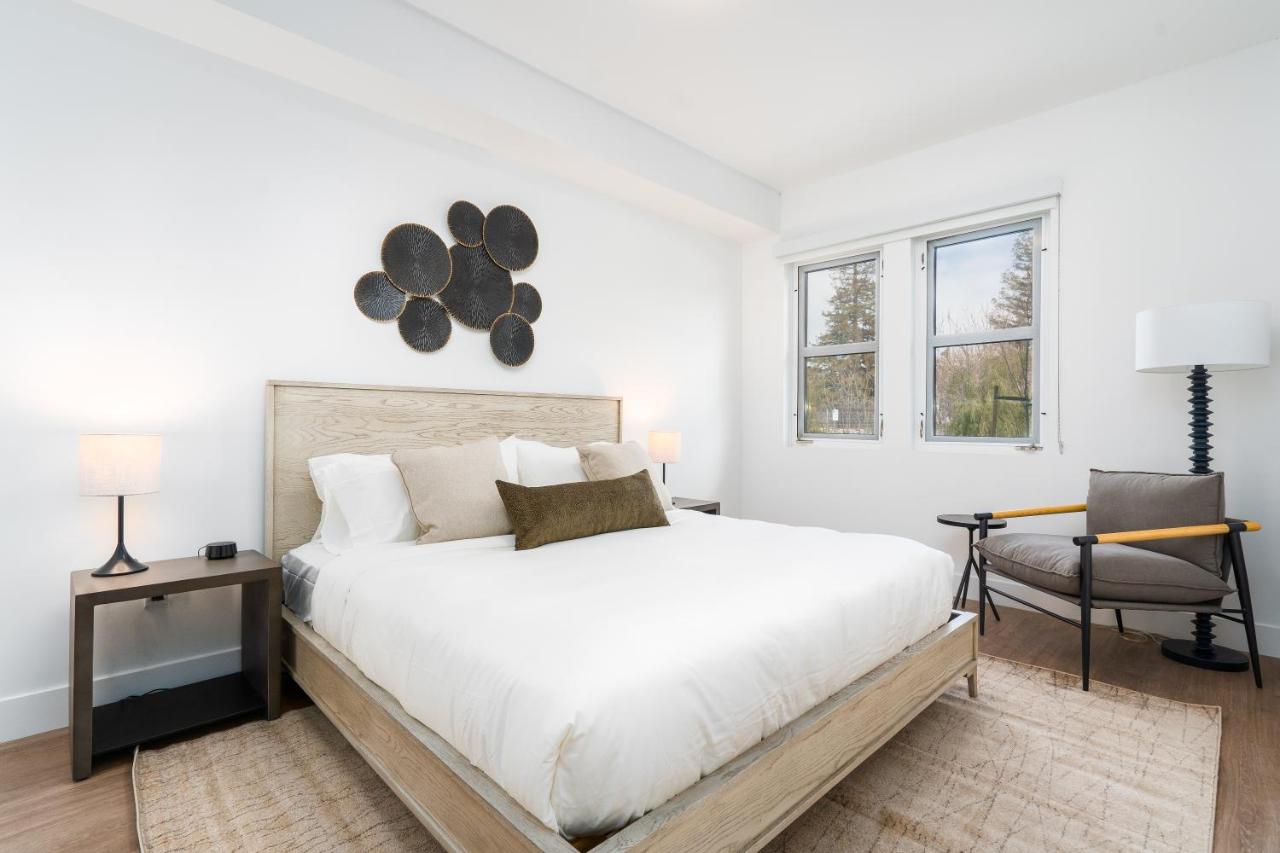 Caltrain-Facing, One Bedroom Apartment