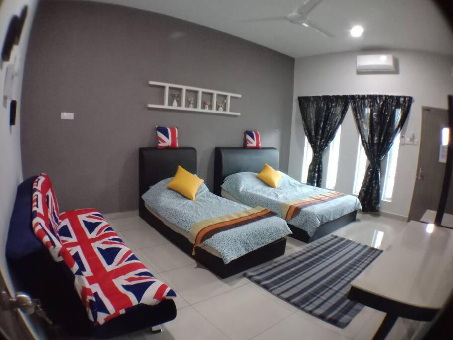 B&B Teluk Intan - AVENUE HOMESTAY 5 Room 4 Toilet 4 MINUTES TO TOWER - Bed and Breakfast Teluk Intan