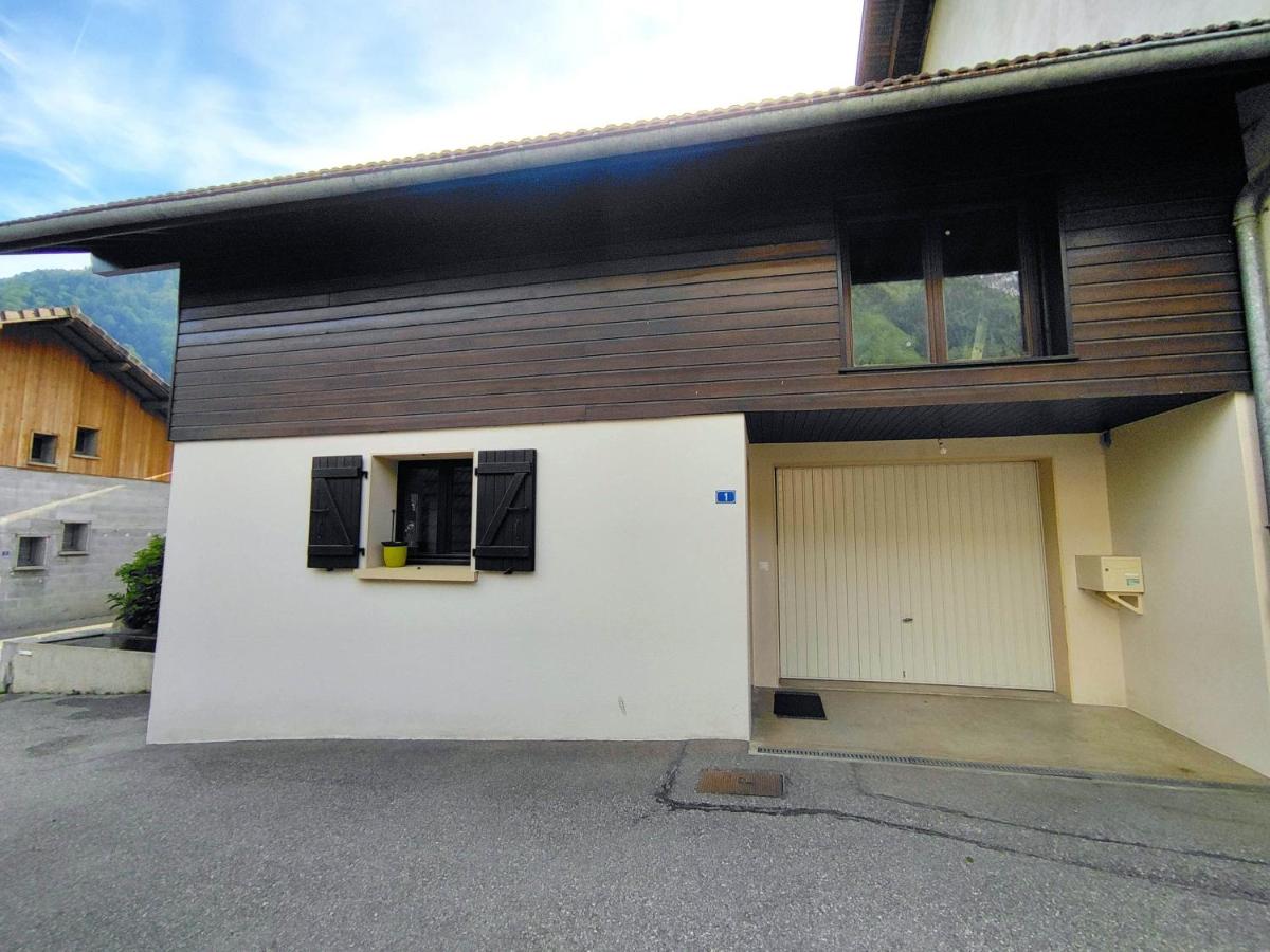 Agréable maison de village, au calme - B&B Thônes