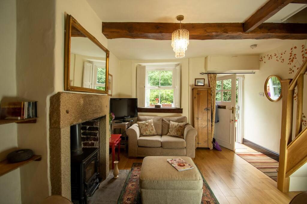 Characterful 2 bed cottage in excellent location - Bed and Breakfast Baslow
