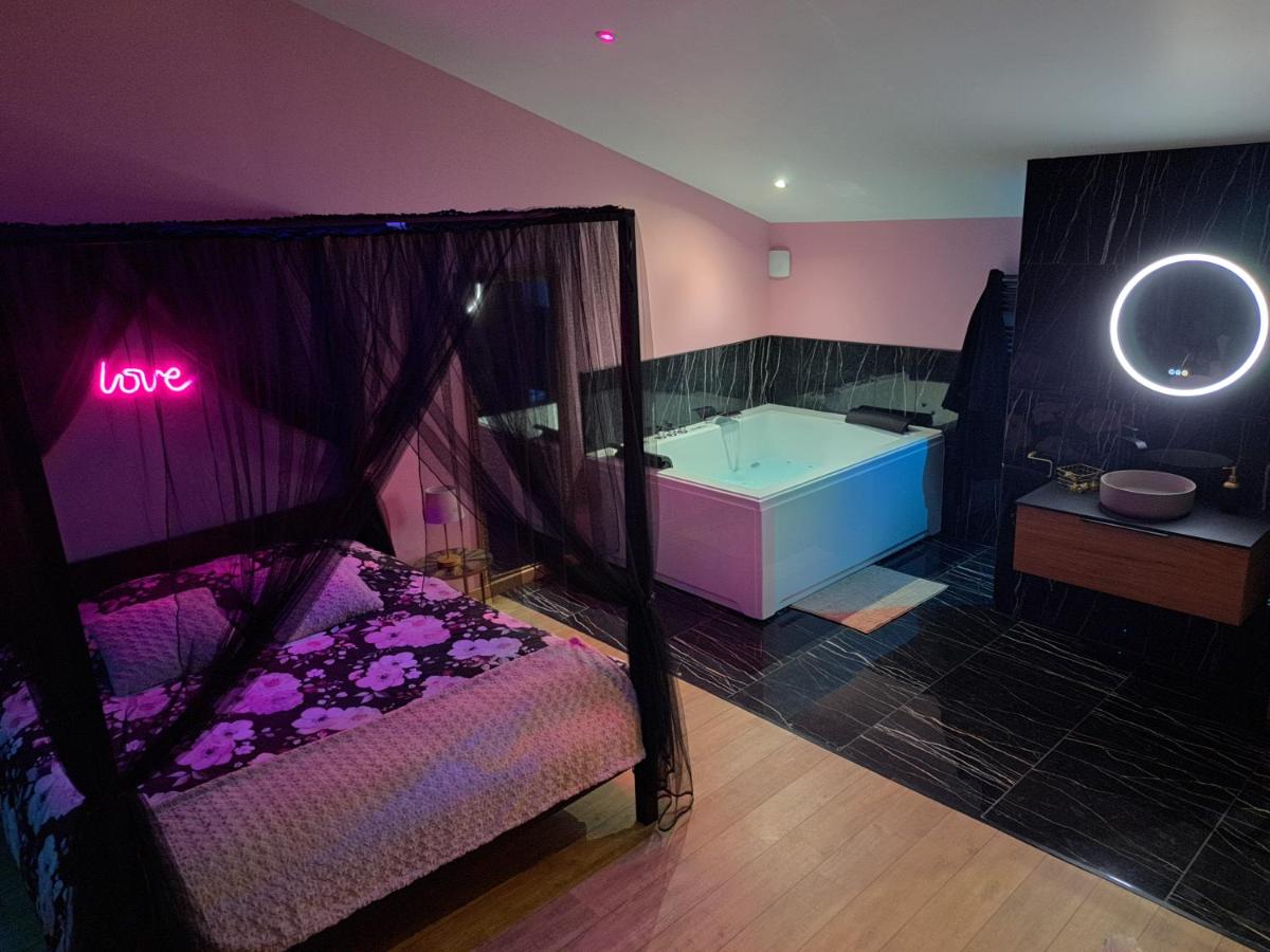 Queen Room with Spa Bath