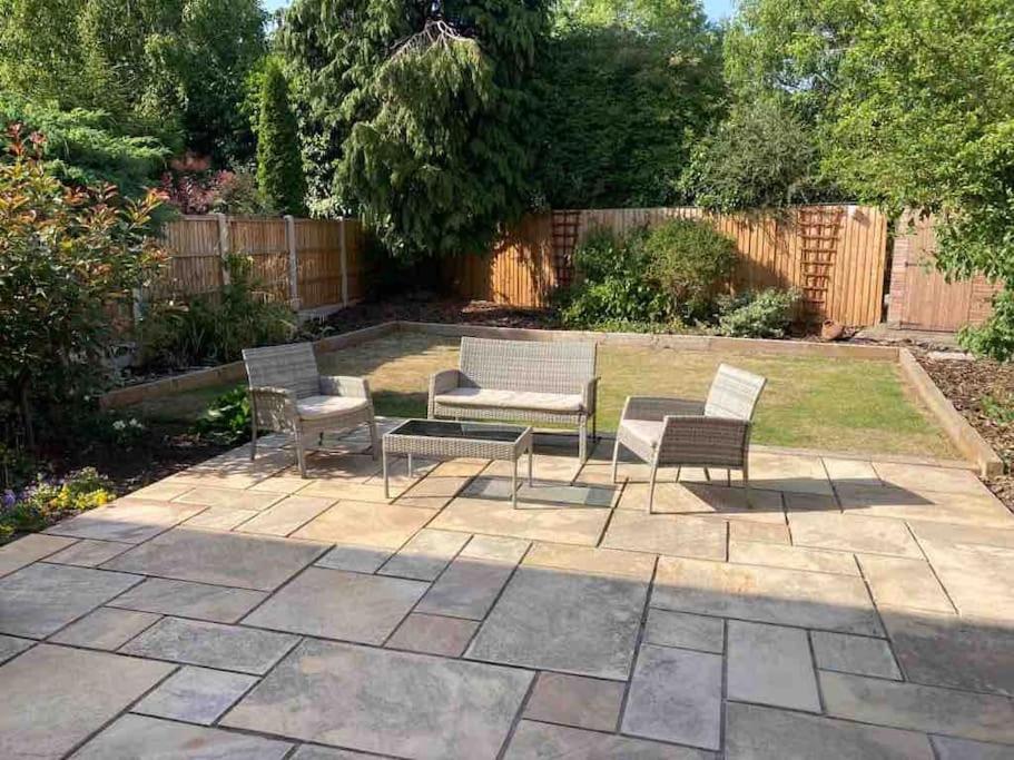 Renovated home, fab location, garden, pet friendly and parking - B&B Chester